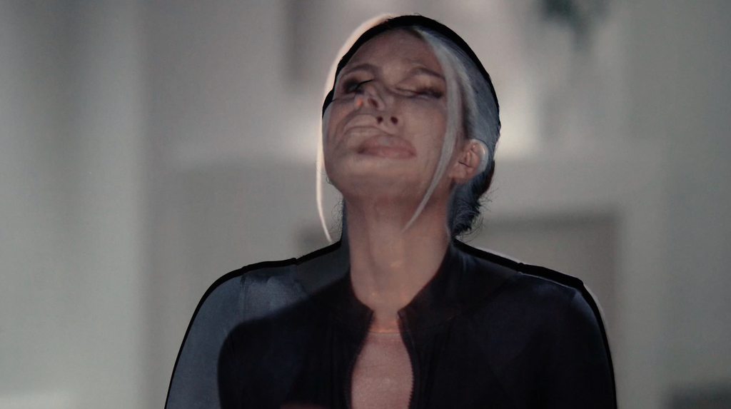 MIRRORING video still Copycat Kardashian Trilogy Maxima Smith 2023 © the artist courtesy by The One Minutes Foundation 1